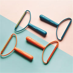 2-in-1 Portable Lint Remover ? Long-Handle Brush & Sticky Roller for Clothes, Furniture & Carpets (1 Pc)