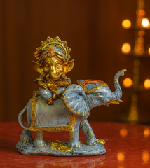 Decorative figurine of a神 on an elephant with a blurred background