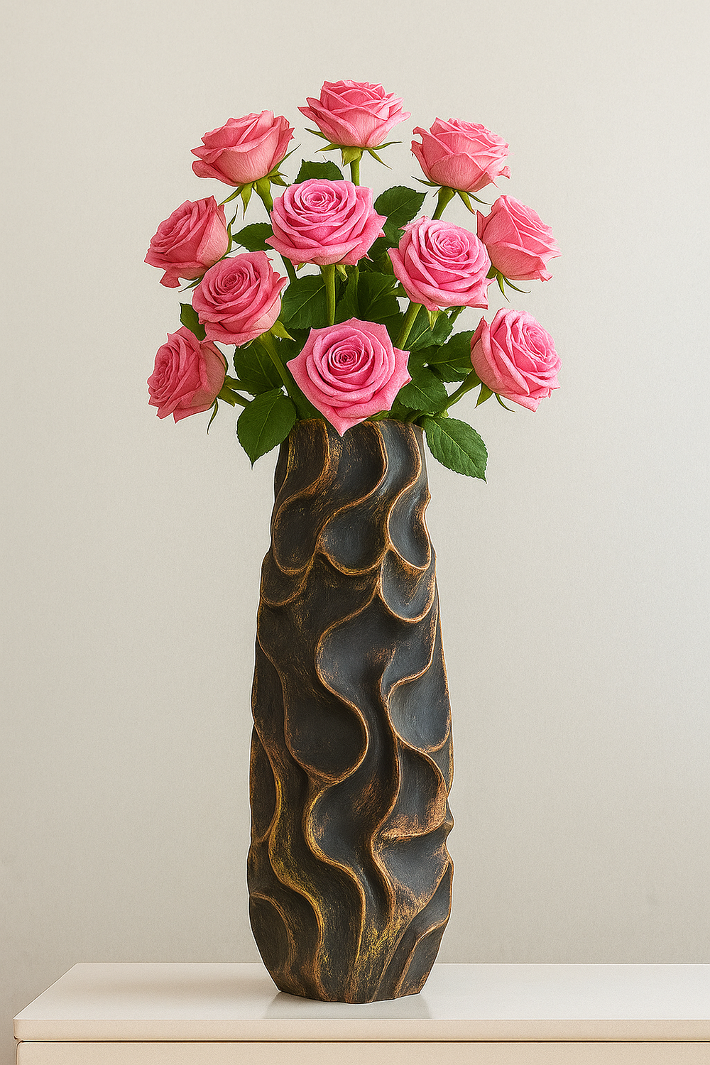 Luxury Black & Gold Decor Vase – Elegant Resin Vase
