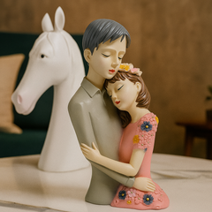 Romantic Couple Figurine – Elegant Resin Couple Decor for Home